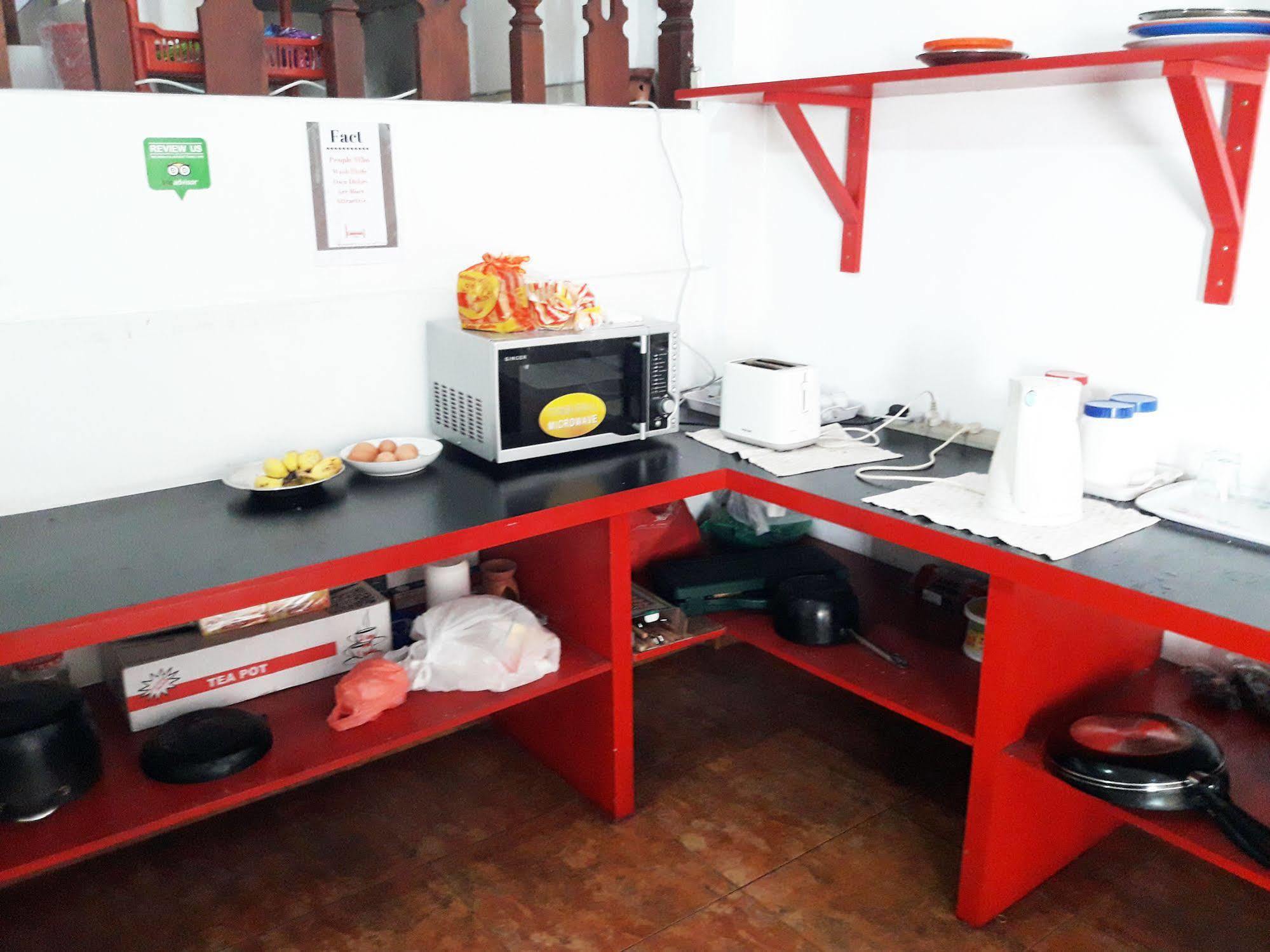 Kandy Walkers Hostel Tennekumbura エクステリア 写真