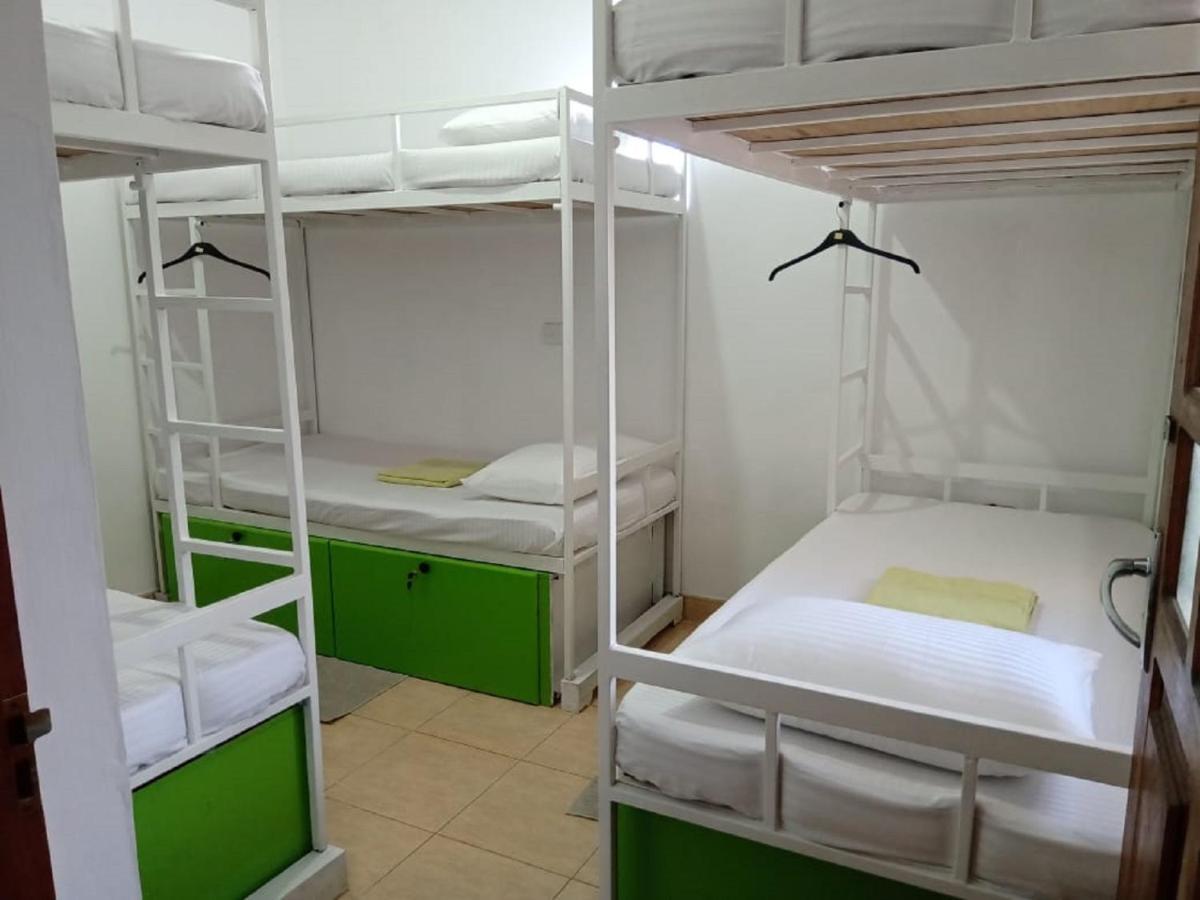 Kandy Walkers Hostel Tennekumbura ホステルのベッド 写真